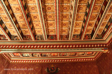 Abbaye de St Hilaire le plafond richement décoré