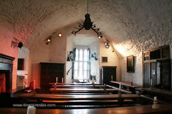 Visite du Château du Bunratty la salle où sont organisés les banquets