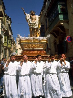 Fêtes religieuses et processions ont lieu à Malte