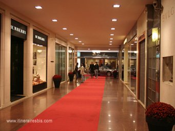La galerie marchande de Bologne où se retrouvent les plus grandes marques du luxe
