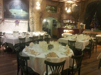 Restaurant Scoglio di Frisio la salle est prête pour vous accueillir