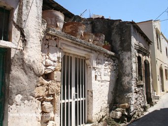 Village d'Argyroupolis ancienne maison (et ça se voit)