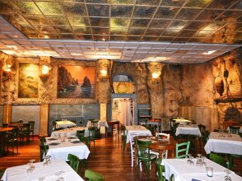 Restaurant Scoglio di Frisio, la salle décorée façon Art déco