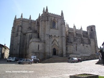 La cathédrale fortifiée de Guarda